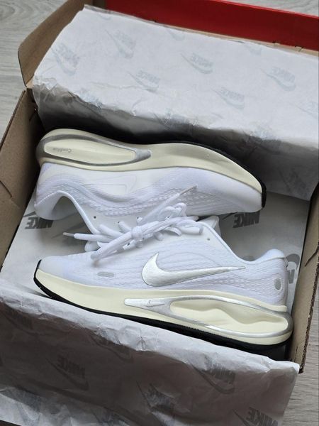 Білі жіночі кросівки Nike Journey Run White Cream Silver х Найк 36 ALL24250 фото