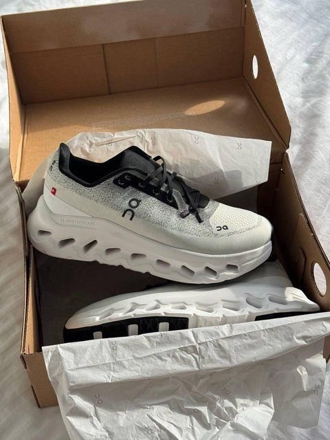 Білі кросівки унісекс Loewe ON Running Cloudtilt White Black х Лойве 38 ALL19996 фото