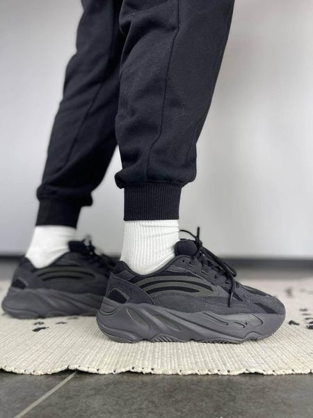 Чорні кросівки Адідас Їзі Буст 700 унісекс Adidas Yeezy Boost 700 V2 Black 36 ALL00689W фото