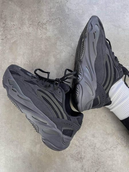 Чорні кросівки Адідас Їзі Буст 700 унісекс Adidas Yeezy Boost 700 V2 Black 36 ALL00689W фото