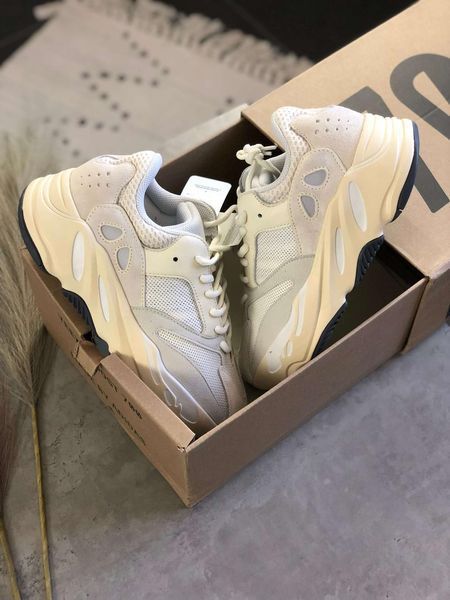 Бежеві замшеві кросівки Адідас Їзі Буст 700 унісекс Adidas Yeezy Boost 700 Analog 36 ALL00683W фото