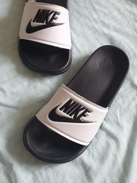 Чорно-білі шльопанці Найк Бенассі унісекс Nike Benassi Black logo black 41 ALL04396W фото