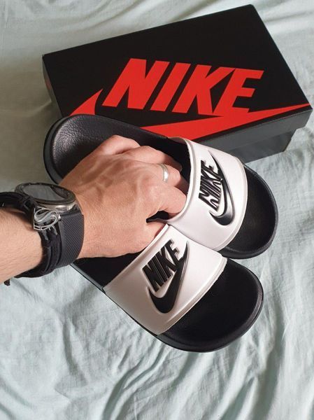 Чорно-білі шльопанці Найк Бенассі унісекс Nike Benassi Black logo black 41 ALL04396W фото