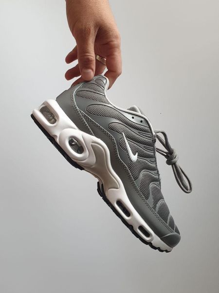 Чоловічі сірі кросівки Nike Air Max TN Plus Grey White х Ейр Макс ТН 43 ALL17577 фото