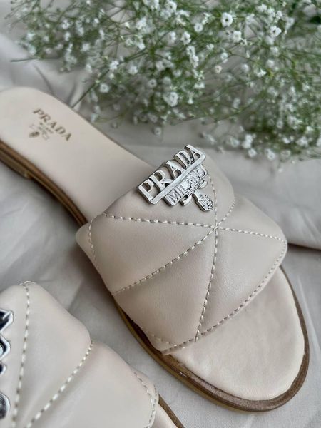Жіночі бежеві шльопанці Prada Slides Beige х Прада 36 ALL08735 фото