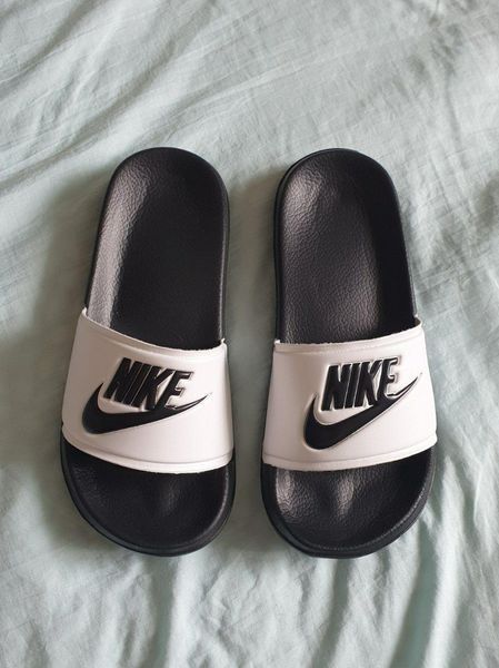Жіночі білі шльопанці, капці Nike Slippers Benassi Black Logo Black х Найк 41 ALL04396 фото
