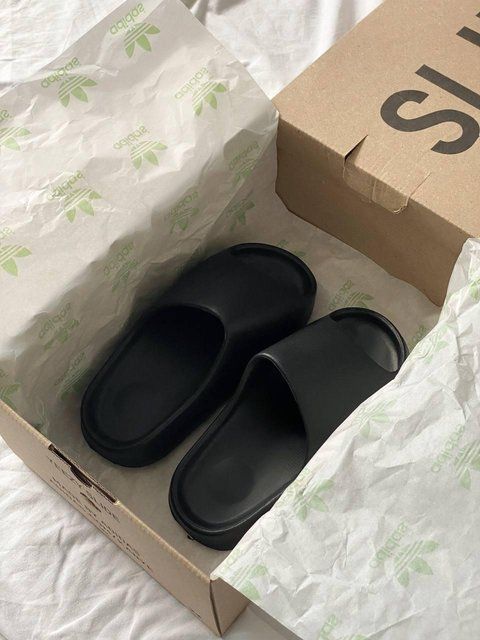 Чорні капці Адідас Їзі Слайд Без Лого Унісекс Adidas Yeezy Slide Black No Logo 36 ALL08640W фото