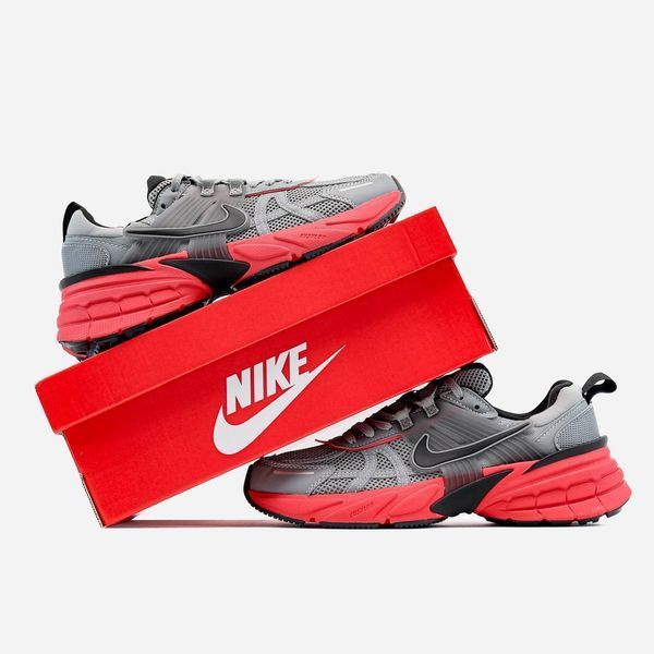 Чоловічі сірі кросівки Nike V2K Runtekk Red Graphite х Ейр Макс 41 ALL17605 фото