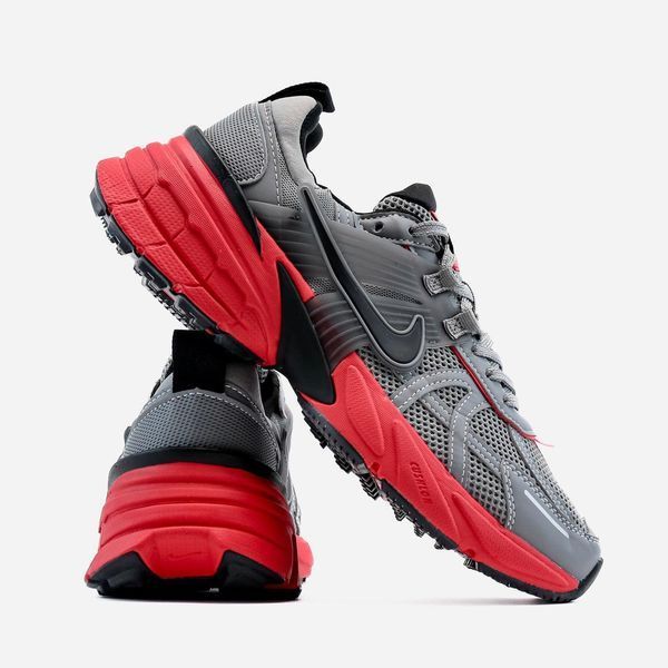 Чоловічі сірі кросівки Nike V2K Runtekk Red Graphite х Ейр Макс 41 ALL17605 фото