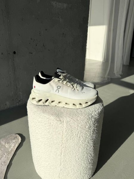 Білі кросівки унісекс Loewe ON Cloudtilt White Beige х Лойве 37 ALL23979 фото