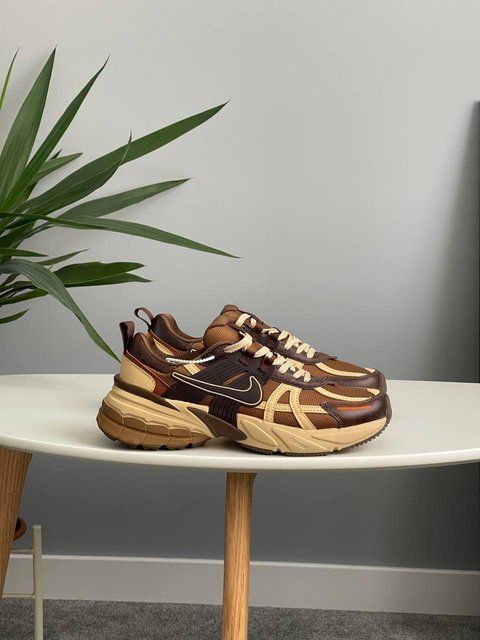 Чоловічі коричневі кросівки Nike V2K Run Lt British Tan х Ейр Макс 41 ALL20429 фото