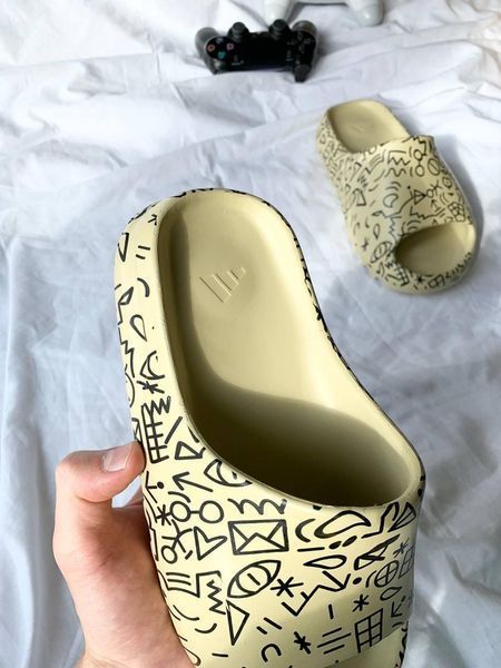 Бежеві Капці Адідас Їзі Слайд Графіті унісекс Adidas Yeezy Slide Graffiti 36 ALL05964W фото