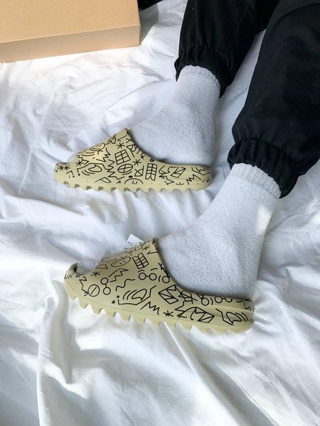 Бежеві Капці Адідас Їзі Слайд Графіті унісекс Adidas Yeezy Slide Graffiti 36 ALL05964W фото