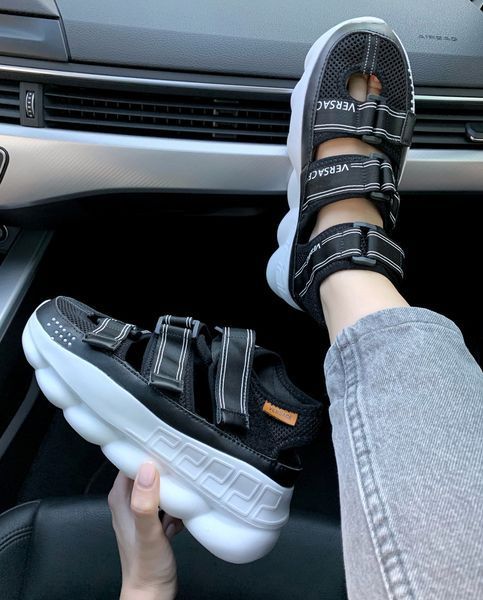 Чорні сандалі Версаче Чейн Реакт жіночі Versace Chain React Sandal Black 36 ALL04309W фото