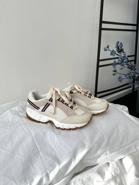 Жіночі бежеві кросівки Nike Air Humara LX Jacquemus Light Bone Gold х Найк 36 ALL10332 фото
